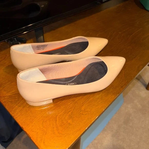 Rockport Adelyn Pointed Toe Patent Flats, Size 8.5 Taupe/Dark Beige New W/O tags - Picture 4 of 7